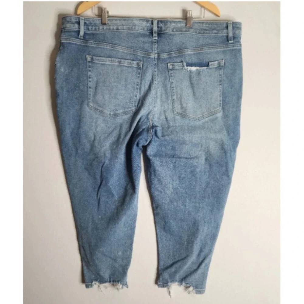 Lane Bryant Womens Distressed Mid-Rise Boyfriend Capri Jeans 22 Flex Magic Waist - Picture 2 of 7